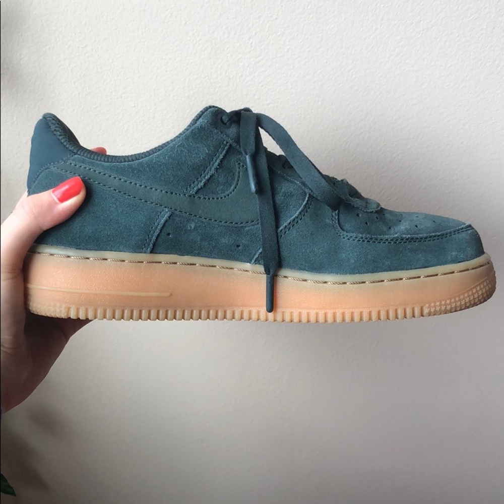 Nike Air Force 1 ‘07 LV8 Green Suede Size 8